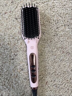 Lange Pink and Black Heated Straightening Brush